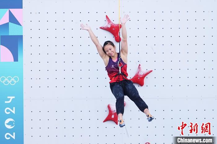 中国攀岩首枚奥运奖牌诞生 邓丽娟银牌创亚洲纪