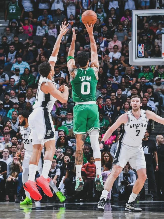 文班亚马39+11率队掀翻绿军 马刺豪取5连胜冲击西