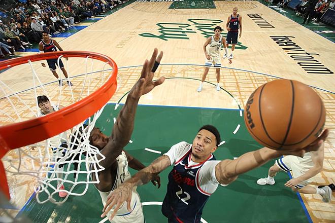 快船力克雄鹿五连胜 米勒防守亮眼但三分低迷