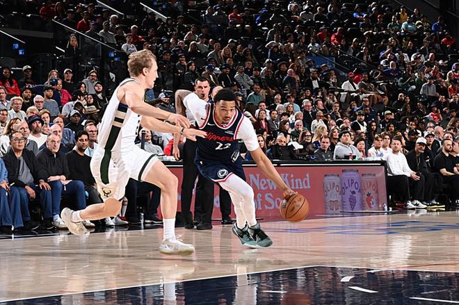 快船力克雄鹿五连胜 米勒防守亮眼但三分低迷