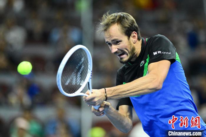 辛纳首夺中网冠军，生涯第9冠打破梅德韦杰夫魔