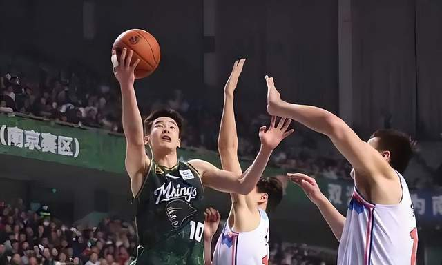 郭昊文砍28+9+8助力南京同曦力克浙江 球迷盼其自