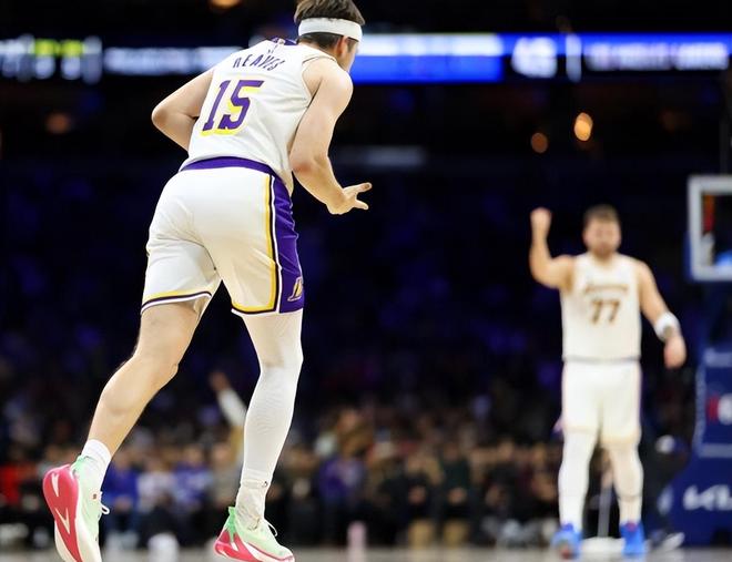 湖人双核报销季后赛悬，雷迪克遭质疑