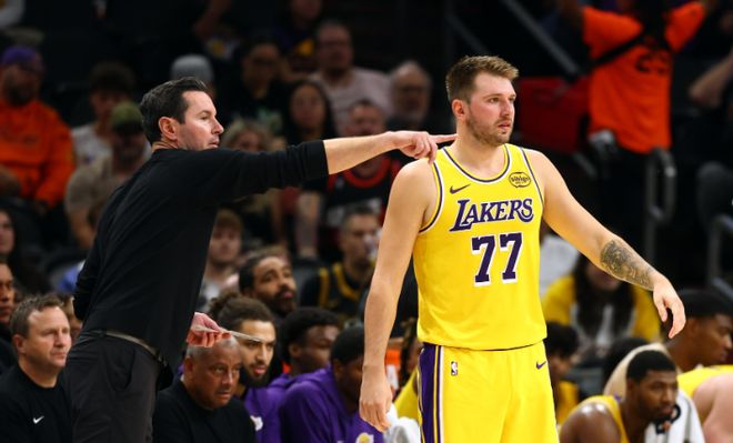 湖人双核报销季后赛悬，雷迪克遭质疑