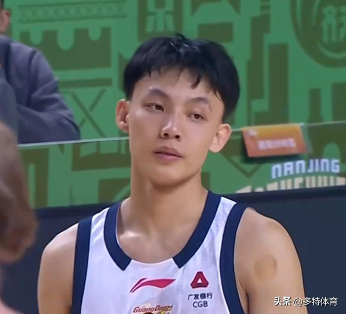 广东男篮惨遭逆转，杜锋怒斥防守战术漏洞