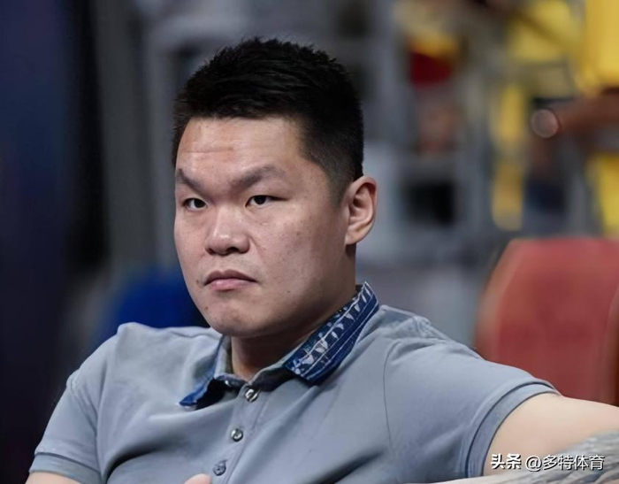 广东男篮惨遭逆转，杜锋怒斥防守战术漏洞