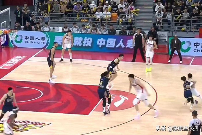 广东宏远双外援受挫 龙狮战术调整逆转战局
